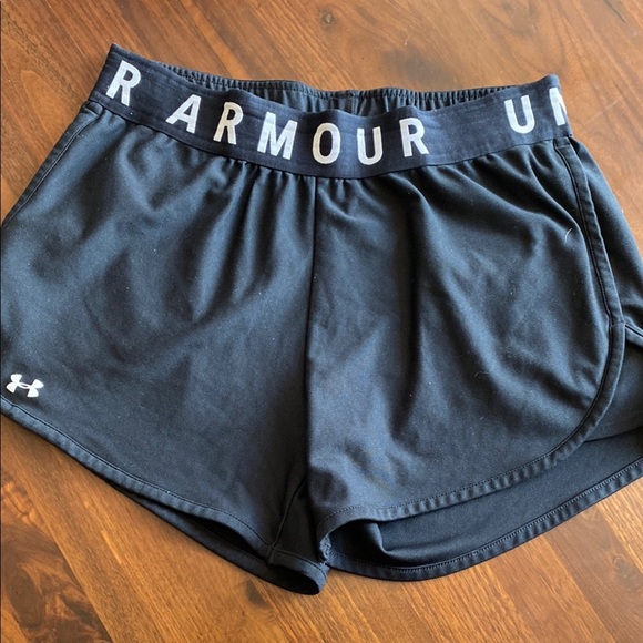 Under Armour Women's Black Shorts - medium - Picture 1 of 3
